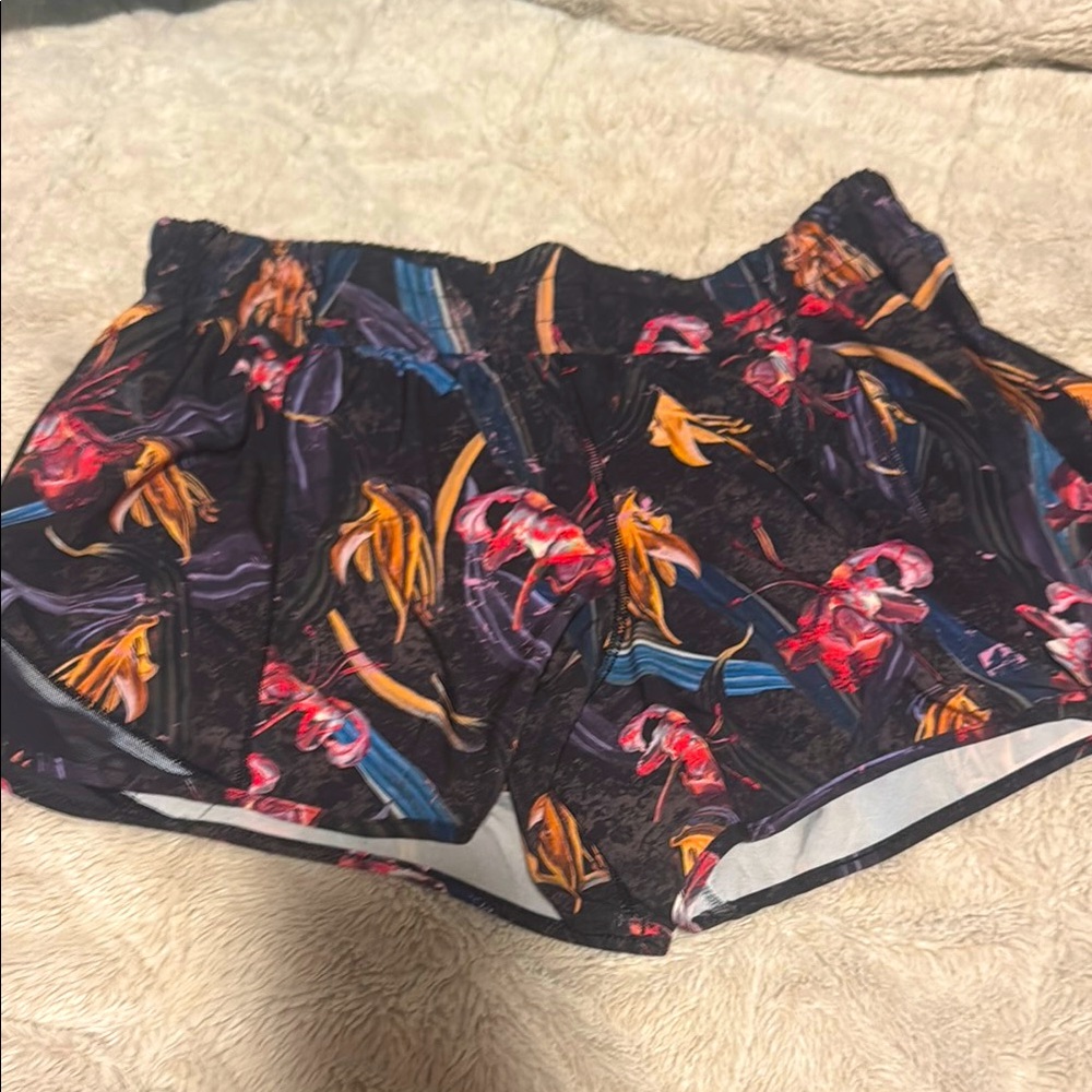 Lululemon Hotty Hot Low Rise Short 4" Lined Veiled Floral Black Multi - 10